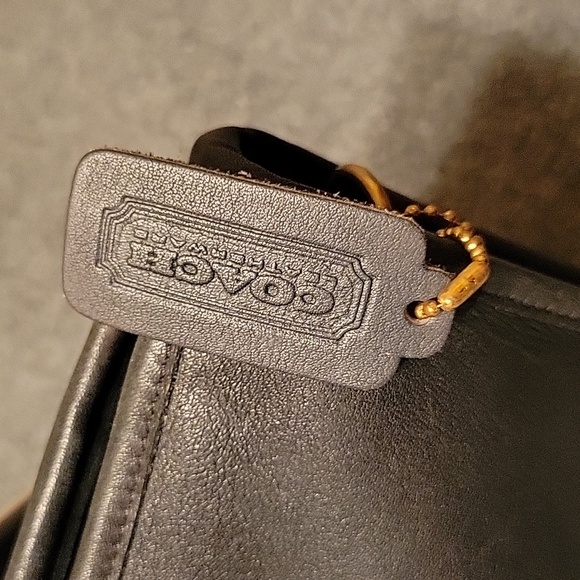 Coach vintage black soft leather bag w/wrist strap, original Coach hangtag - Picture 2 of 8